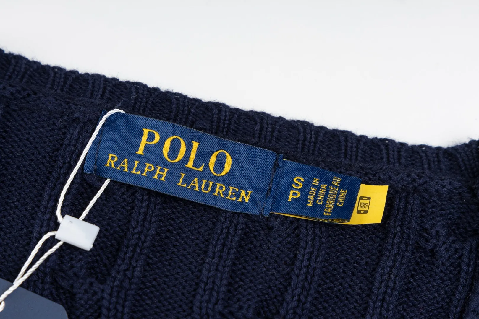 P210 #R90 RALPH LAUREN Thirteen colors of Ralph Lauren classic small label embroidery V-neck pullover cable cardigan sweater women's top, high-density LOGO embroidery on the chest, original customization of tag accessories. Made of pure cotton yarn, pure cotton is skin-friendly and comfortable, small label war horse embroidered twist button V-neck sweater🐎High quality, follow the blogger to learn how to wear it! Let’s buy a Ralph Lauren cable sweater. It’s a super hard-to-find series after it became popular. It’s hard to find one on the official website. It’s simple and practical to wear, with a lazy and loose feel. The thickened fabric has more texture, feels soft and delicate, and has a loose fit. Whether worn alone or layered, you can wear different styles of fashion with just one piece!   Size： Sleeve length: 60/61/62/63